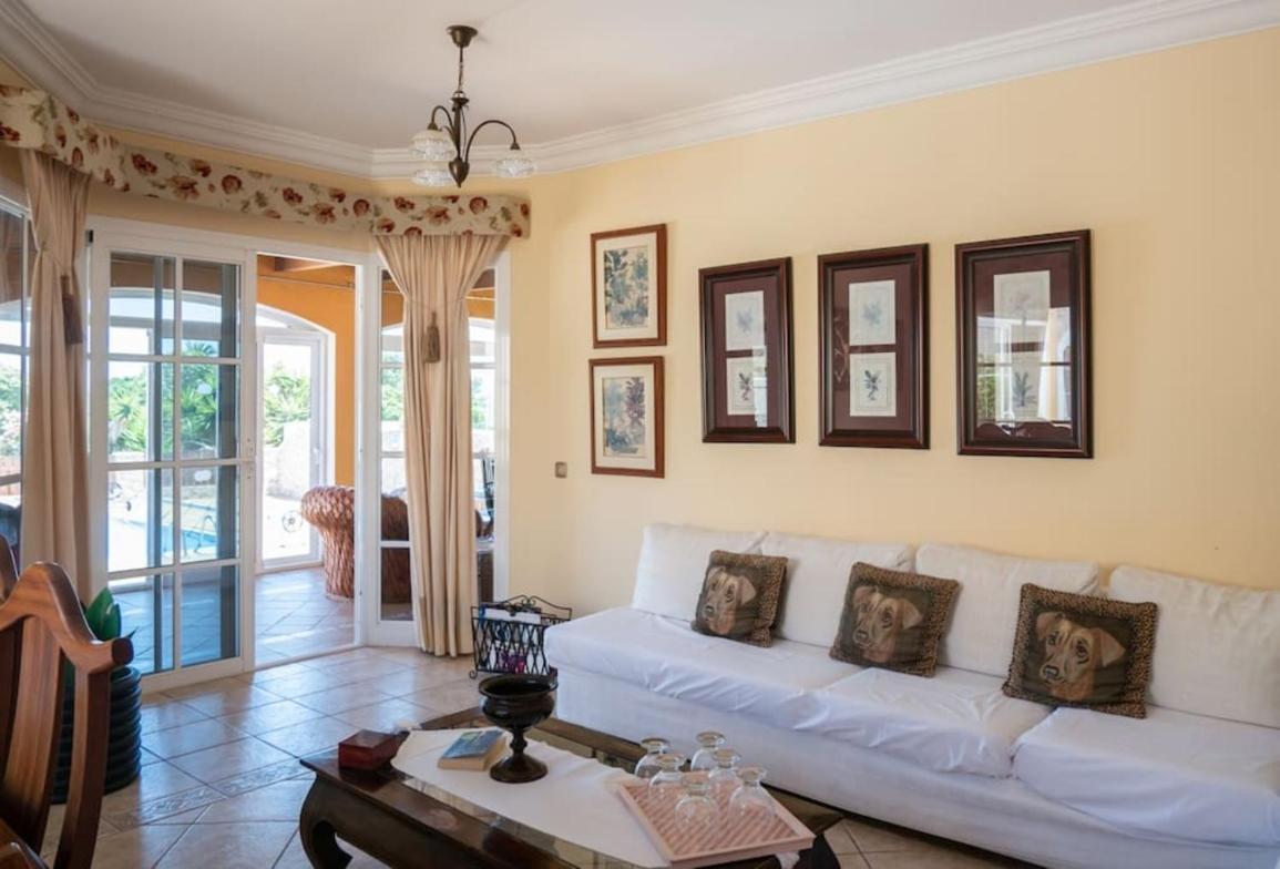 Holiday Villa Vergel With Huge Private Pool, Jacuzzi, Sauna & Bbq By Amazzzing Travel Caleta De Fuste Bagian luar foto