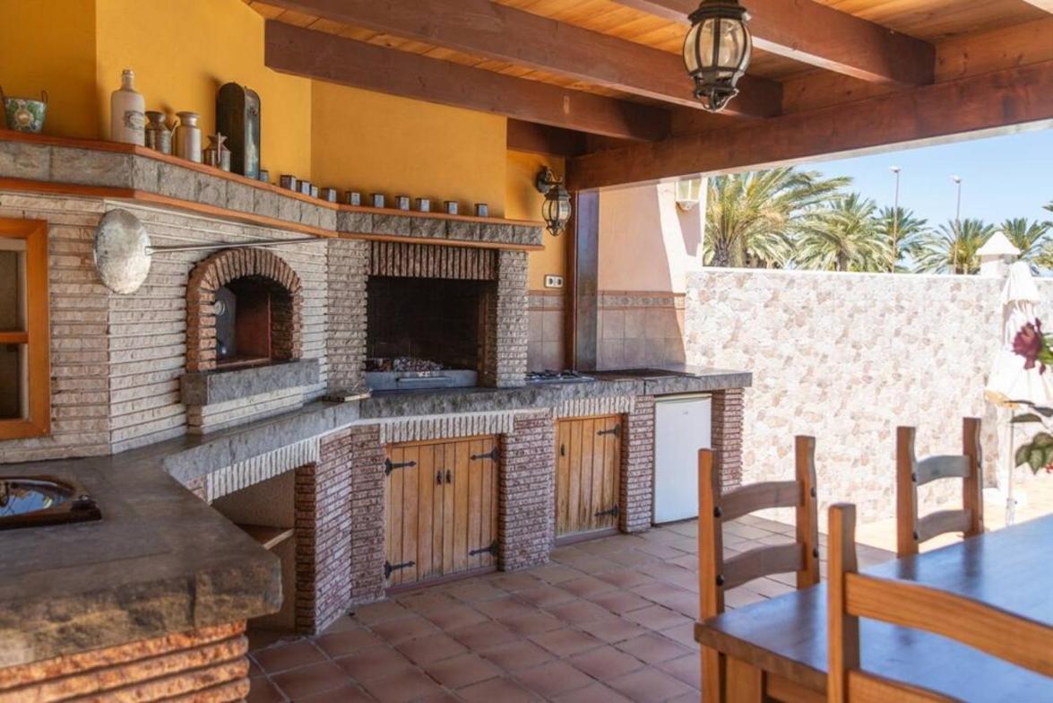 Holiday Villa Vergel With Huge Private Pool, Jacuzzi, Sauna & Bbq By Amazzzing Travel Caleta De Fuste Bagian luar foto